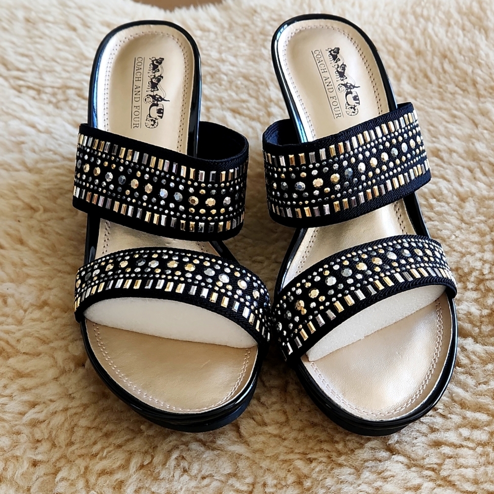 Gorgeous NWOT Coach And Four Dress Wedge Heel Sandals 🩶💛🖤